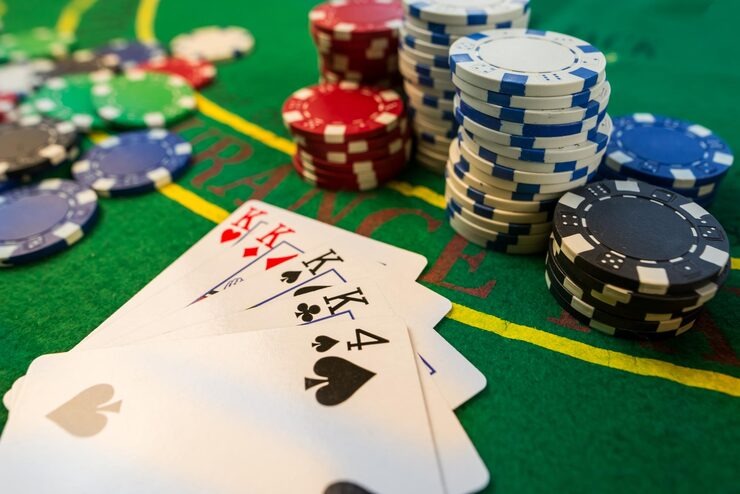 slot21 mobile app interface showing live baccarat table and sportsbook menu